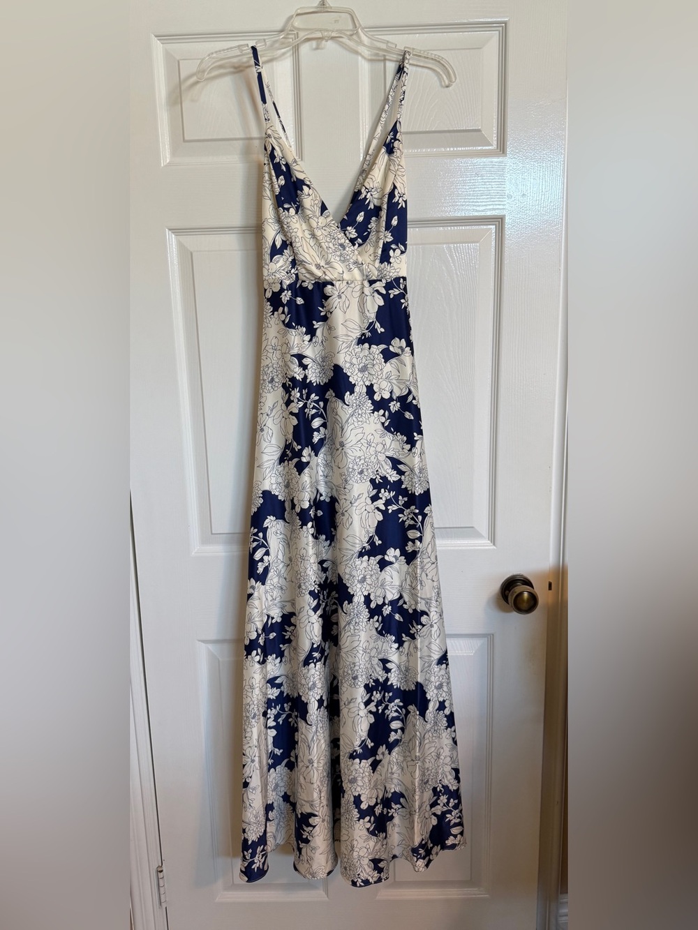 Lulu's Navy & White Floral V‑Neck Spaghetti Strap Maxi Dress Sz S